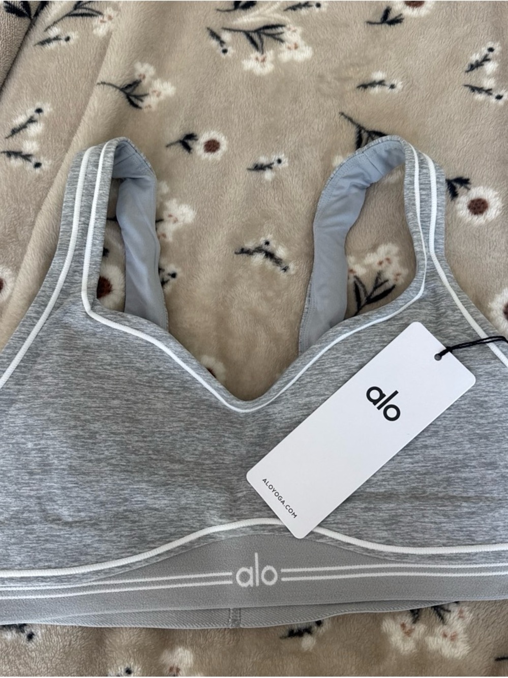 BUNDLE BRAND NEW ALO Yoga Gray Seamless Sports Bra & Leggings Set - Picture 3 of 9